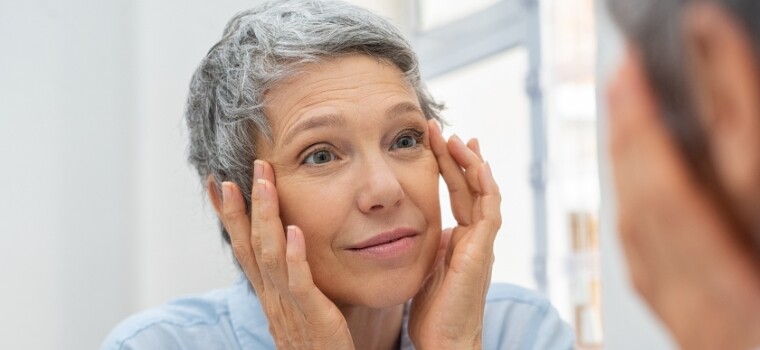 استفاده از اسانس‌های روغنی در رژیم مراقبت‌های ضدپیری پوست