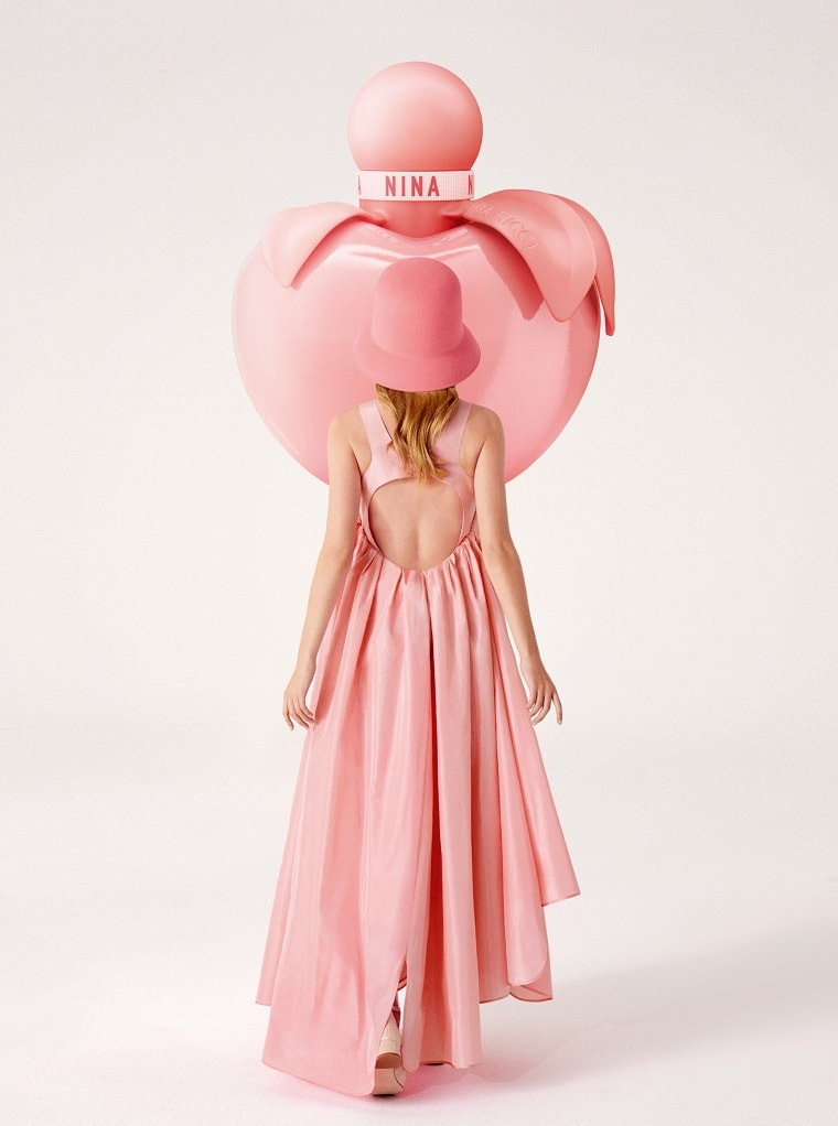 رایحه گلی میوه ای عطر نینارز