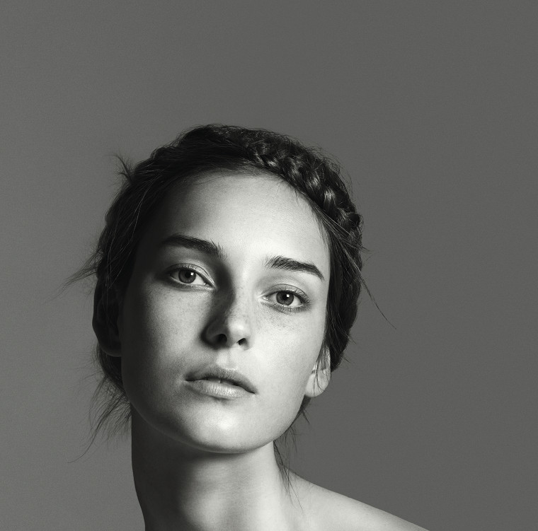 مدل تبلیغاتی فور هر فلور مسک ادو تویلت فلورال