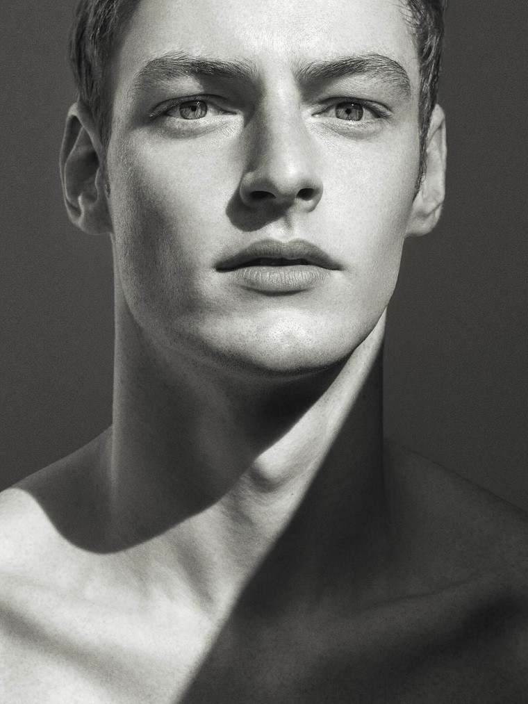 مدل تبلیغاتی فور هیم بلو نویر ادو تویلت اکستریم