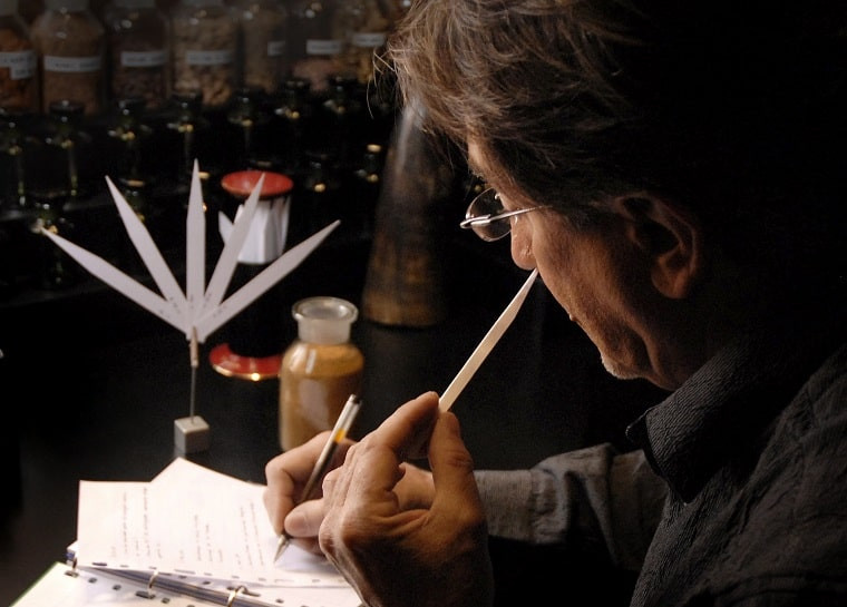 تست عطر با بلاتر