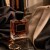 راهنمای انتخاب عطر مناسب با لباس و استایل