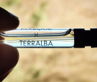 برای عاشق شدن ، یک دکانت هم کافیست !