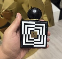 آدامو پرفیوم نومرو چینکو (شماره ۵)