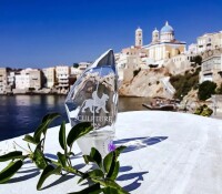 قطرات باران ...روی گلبرگ گل سرخ