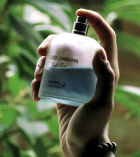 لایت بلو اینتنس، بوسه‌ی داغ خورشید و خروش موج‌های آبی