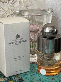 Sunlit clementine and vetiver