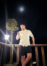 The moon in my hands