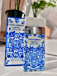 آبی روشن‌ تابستونی