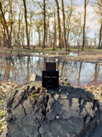 جوهر سیاه یا انکرنویر از برند لالیک ( به قول دوستان اسپرسو خور،  انکه نواغ)