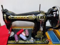 چرخ خیاطی ۵۵ سال پیش... عطر جیبی ۷۰ سال پیش