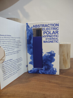 HISTOIRES de PARFUMS# this is not a blue bottle 1/1