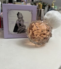 ✨ARI BY ARIANA GRANDE✨