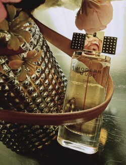 ESTEE LAUDER - Modern Muse Chic