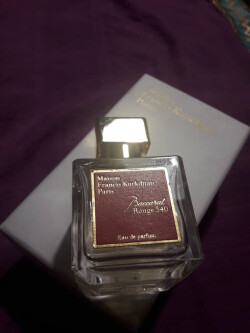 باکارات خوشبو و جذاب . زیبای دوست داشتنی