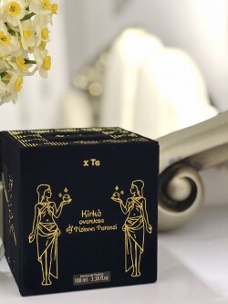 الهه ی افسونگر