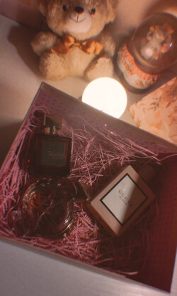 عطر خانم ها واقعا مرد ها رو ت*ح*ر*ی*ک می کند ؟🥴🤔