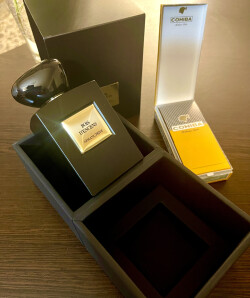 ARMANI PRIVE  :  BOIS D’ENCENS