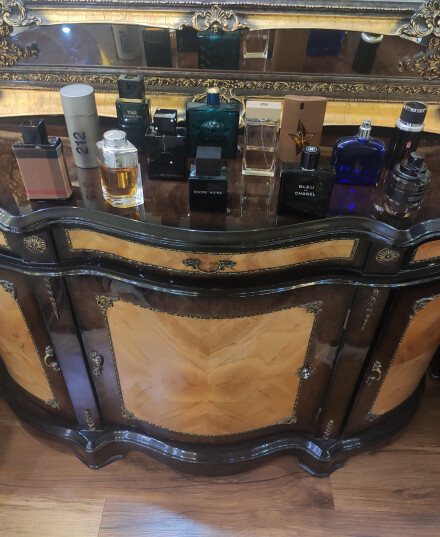 عطر تجربه ای افسانه ای ست از دنیاهایی متفاوت!  عطر همان زیبایی ست .. 