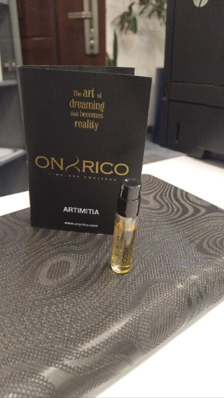 Onyrico - Artimitia عطری جذاب با فرمولاسیون خاص