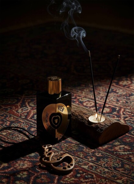 ما هیچ ما نگاه