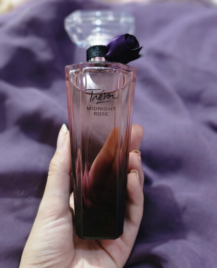 میدنایت رز، نیمه شبی تاریک و اغواگر