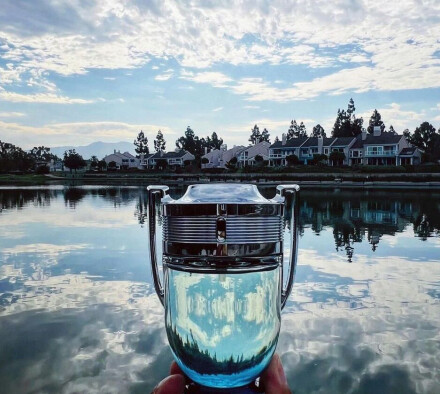 وقتی امواج ساحل، تورا در آغوش می کشد