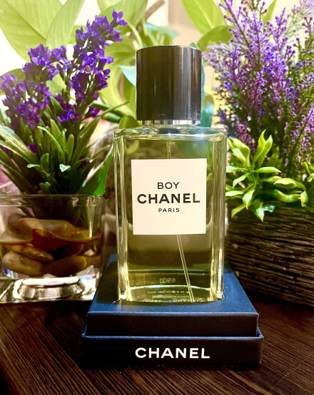 LES EXCLUSIFS DE CHANEL : BOY