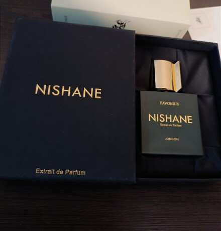 بوسه فلورا بر فاوونیوس (رز)