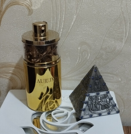 گلی میوه ای از جنس طلا....