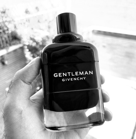 ژیوانشی جنتلمن اُ دِ پارفوم , لذتِ وانیل ، زنبق و ادویه