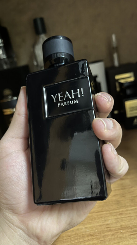 ادکلن yeah parfum از الحمبرا مشابه ایوسن لورن وای پارفوم