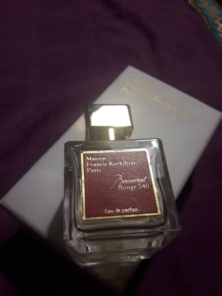 باکارات خوشبو و جذاب . زیبای دوست داشتنی