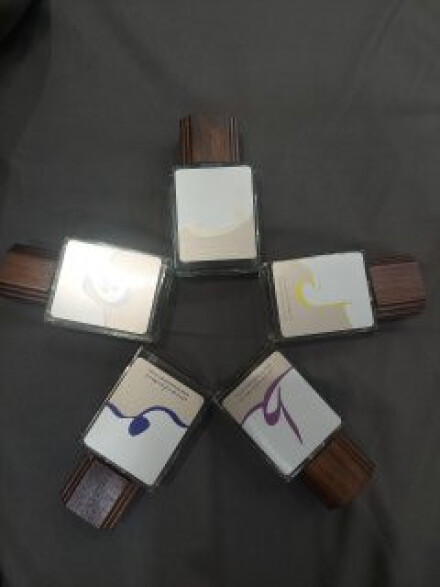 2 تصویر از عطرهای برند آیریس