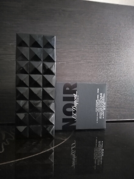 عطرهای:1-دارک وود و اینتنس عود(اوریفلیم) 2-نویر(اس تی دو پونت) 3-زیرو آیکون، بلو د شنل(EDP) ،کابوچارد، جُوان ماسک 4-ایسیا(ISA)5-ست سمپل اکرو