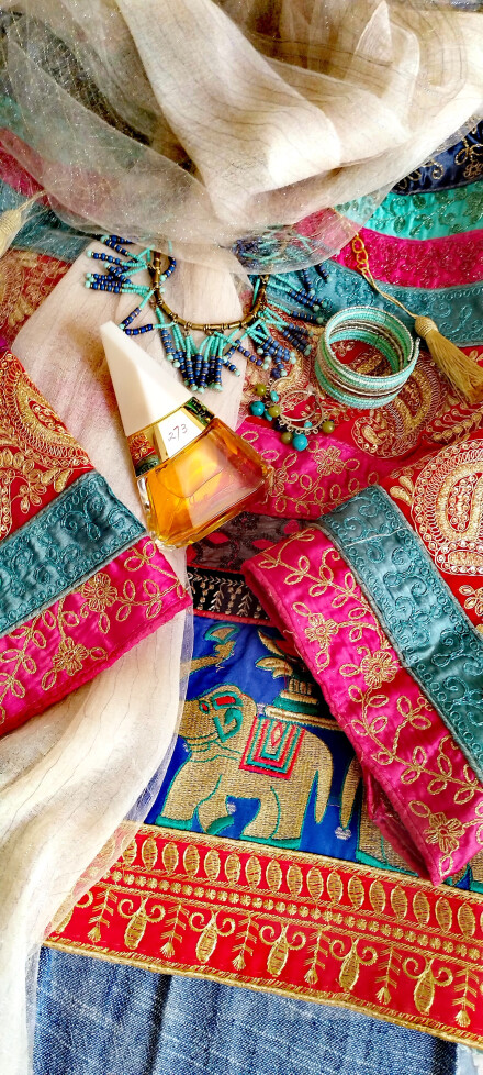 2v3Rodeo Drive Fred Hayman BEVERLY HILLS