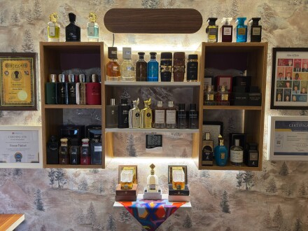 یک قفسه پر از خاطرات تلخ و شیرین 