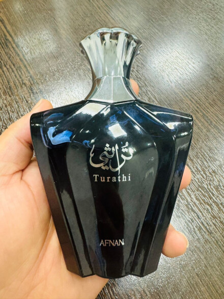 افنان توریثی