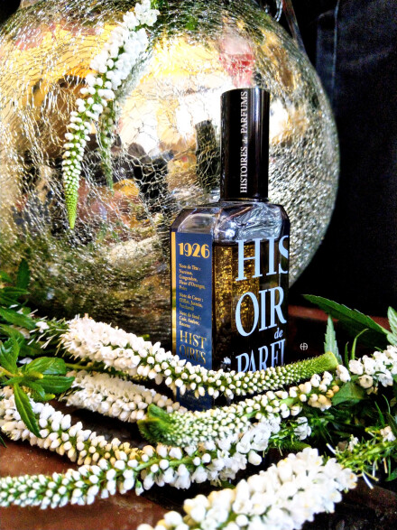 عطرهای برند ایستواغ برای من به دو دسته هیت اند لاو مساوی تقسیم میشن. 1926 جزو دسته هیت هست یعنی بود 😅