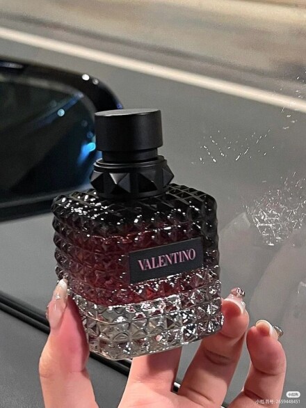 Valentino dona