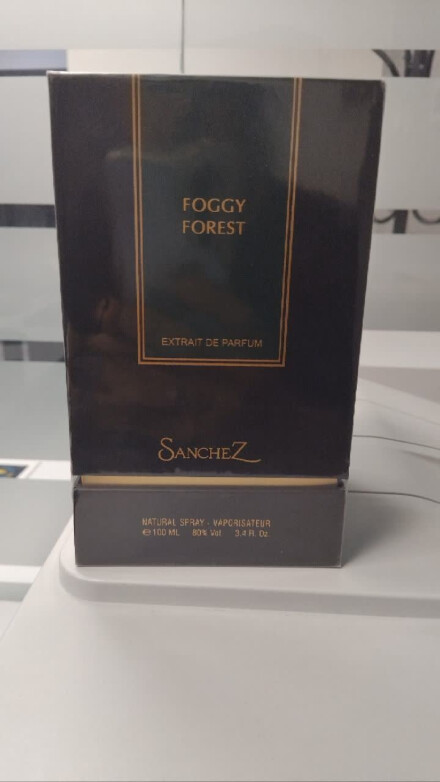 foggy forest از برند sanchez با رایحه ایی شیک، خوش ساخت و بسیار قدرتمند