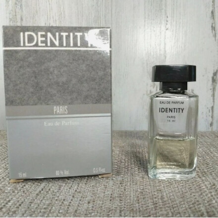 ایدنتیتی#کسی میشناسه این عطرو؟