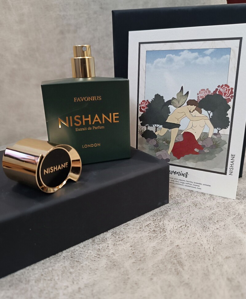 بوسه فلورا بر فاوونیوس (رز)