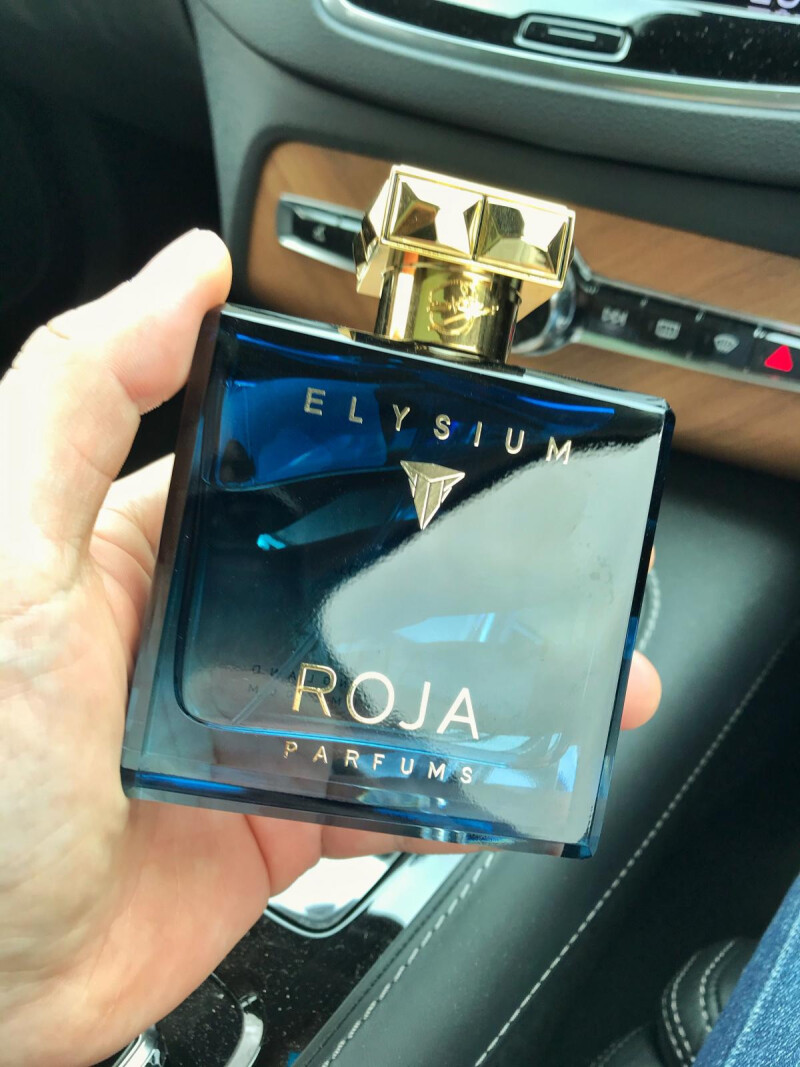 خوشبوی گرونقیمت،همانند خوردن یه میلک شیک آناناس اونم تو پاساژ پالادیوم تهران میمونه، با اینکه شِیک خوشمزه و دلچسبی بوده ولی پرداخت چند صد هزار تومن، بابتش، شیر پیل میخواد و بابای سفیر