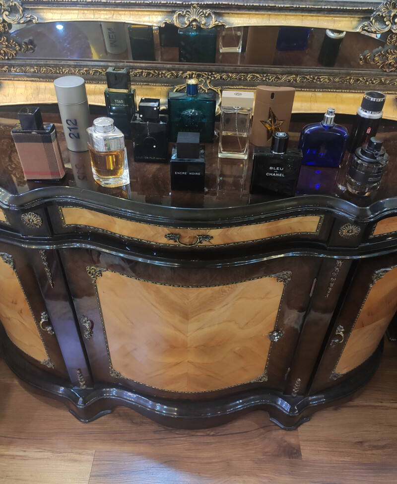 عطر تجربه ای افسانه ای ست از دنیاهایی متفاوت!  عطر همان زیبایی ست .. 