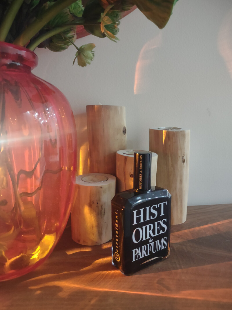 HISTOIRES de PARFUMS# Outrecuidant