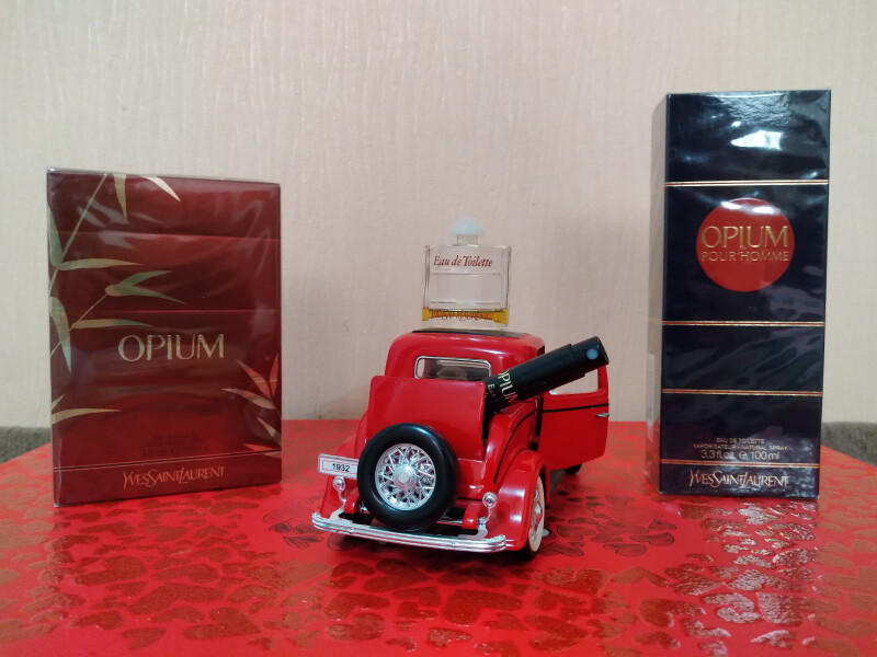 OPIUM        YVES SAINT LAURENT