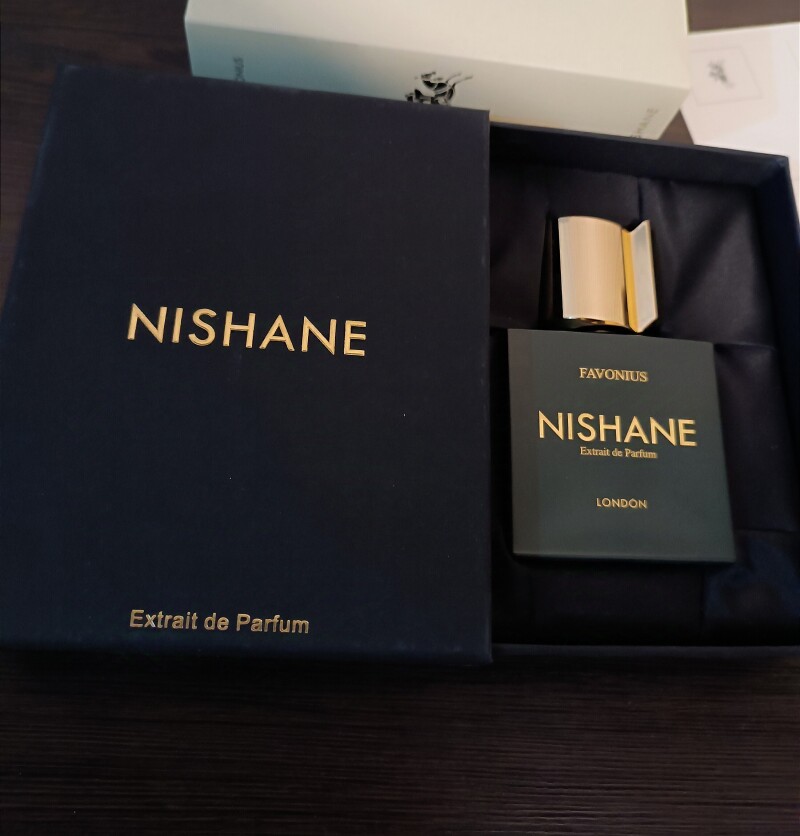 بوسه فلورا بر فاوونیوس (رز)