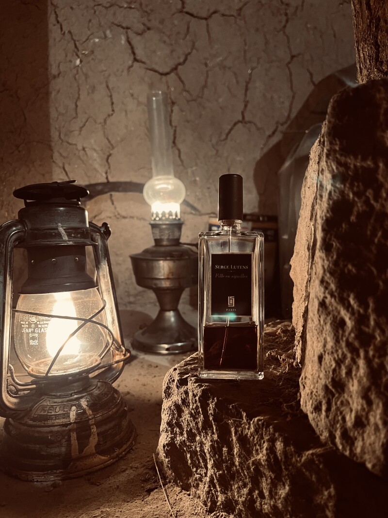 Serge Lutens - fille en aiguilles