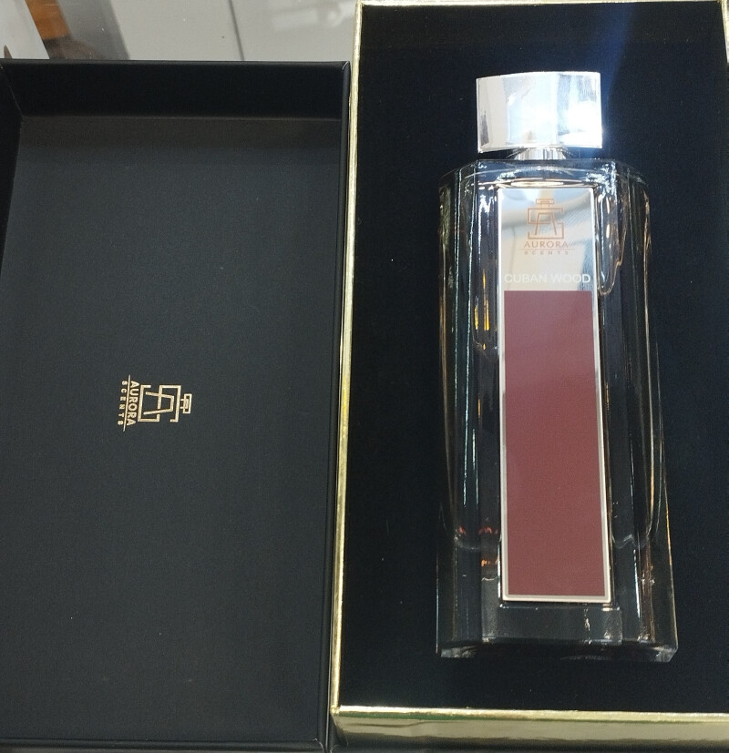 عطر خوشبو و تنباکویی کوبان وود 